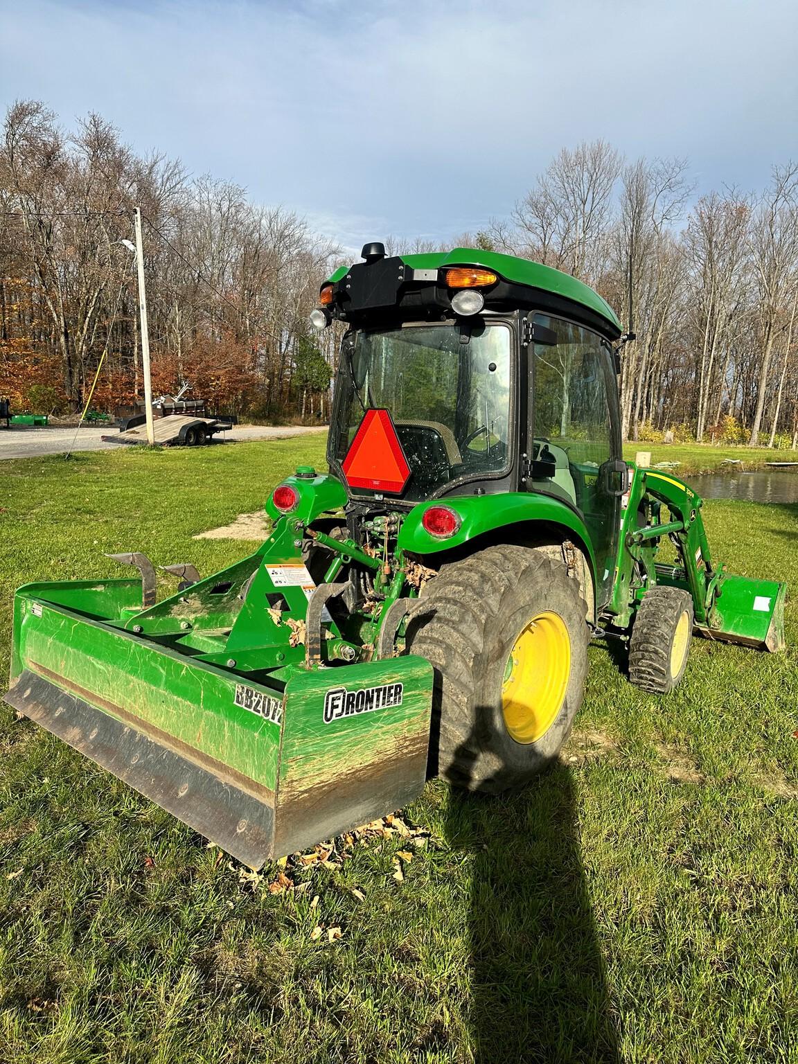 2023 John Deere 3033R