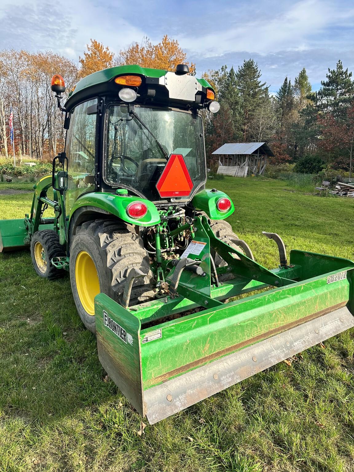 2023 John Deere 3033R