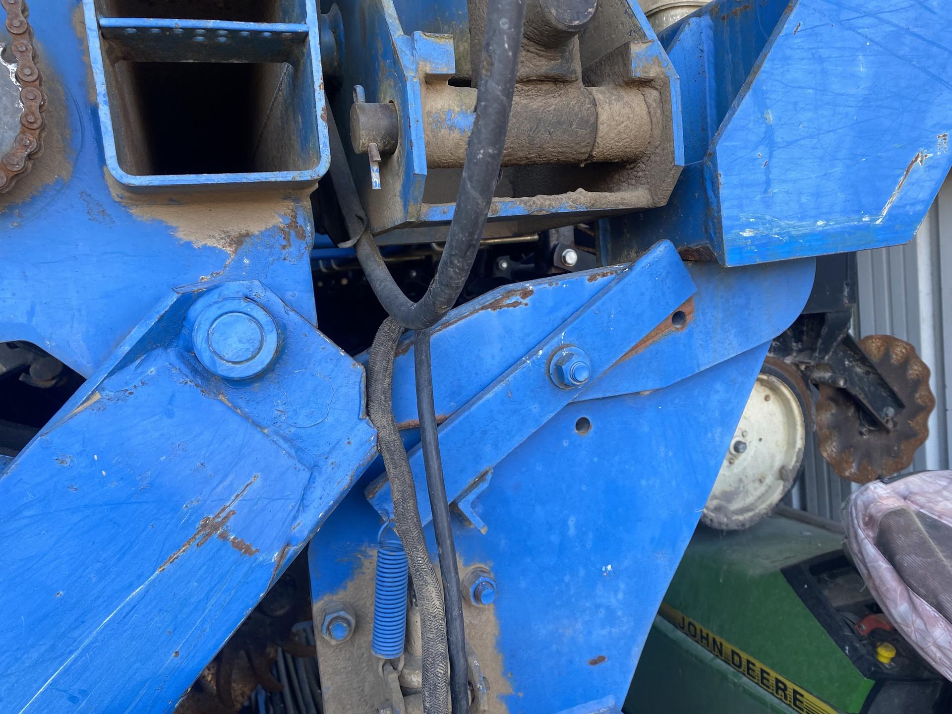 1996 Kinze 2600 Image