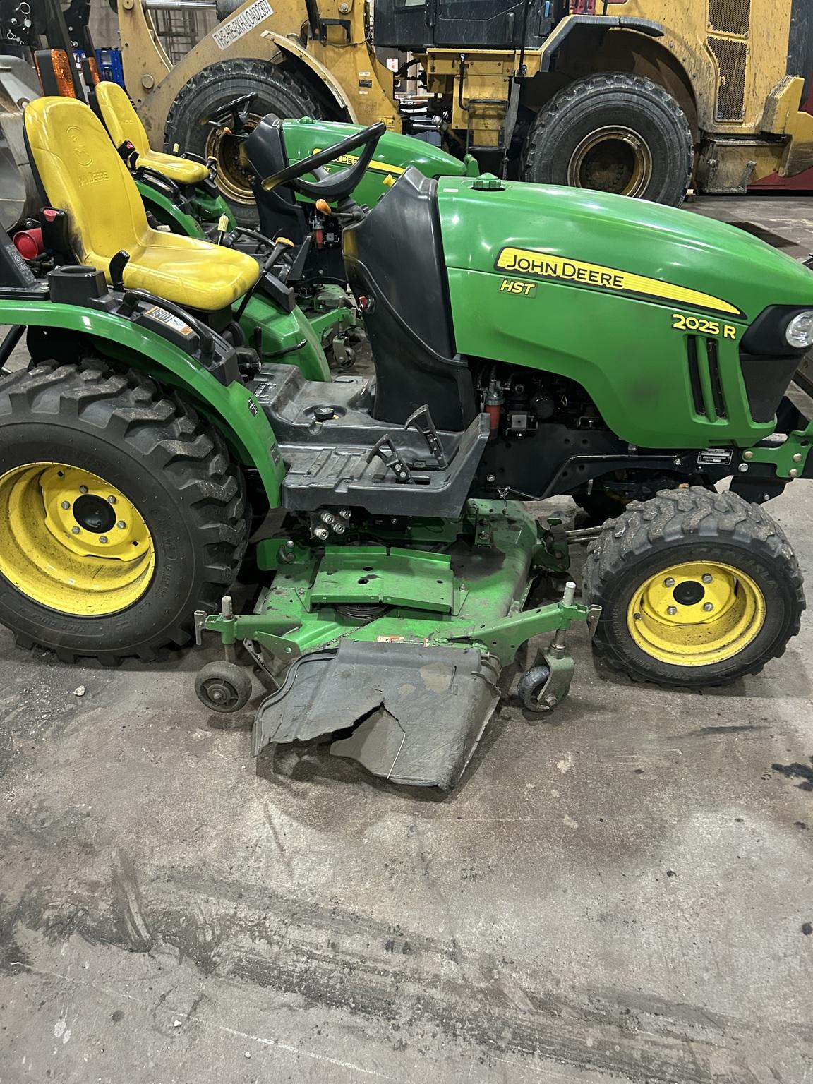 2014 John Deere 2025R Image