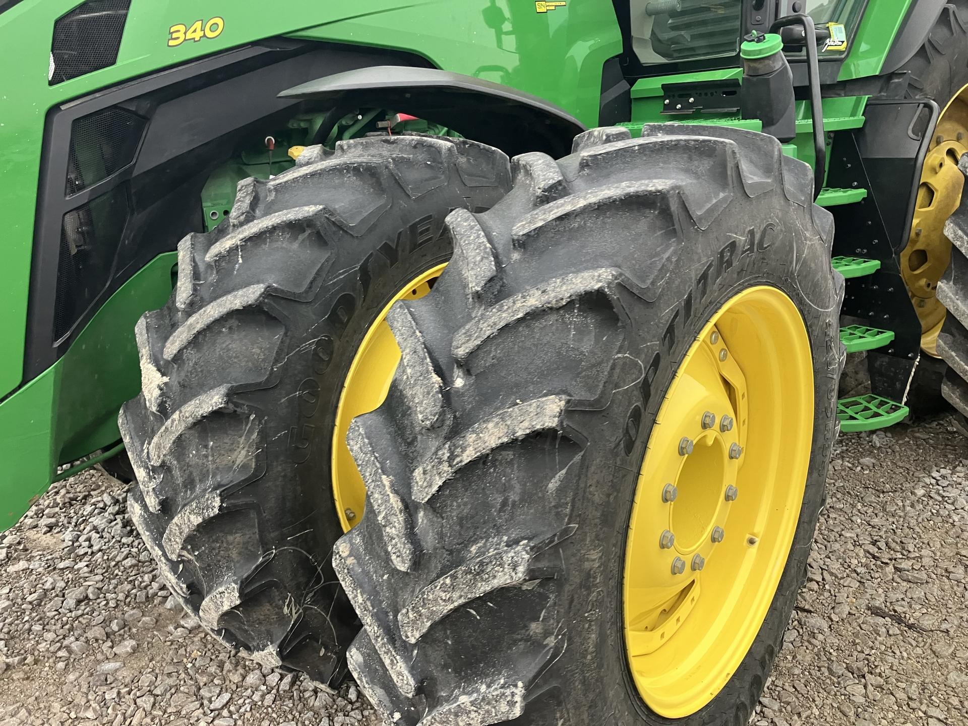 2022 John Deere 8R 340 Image