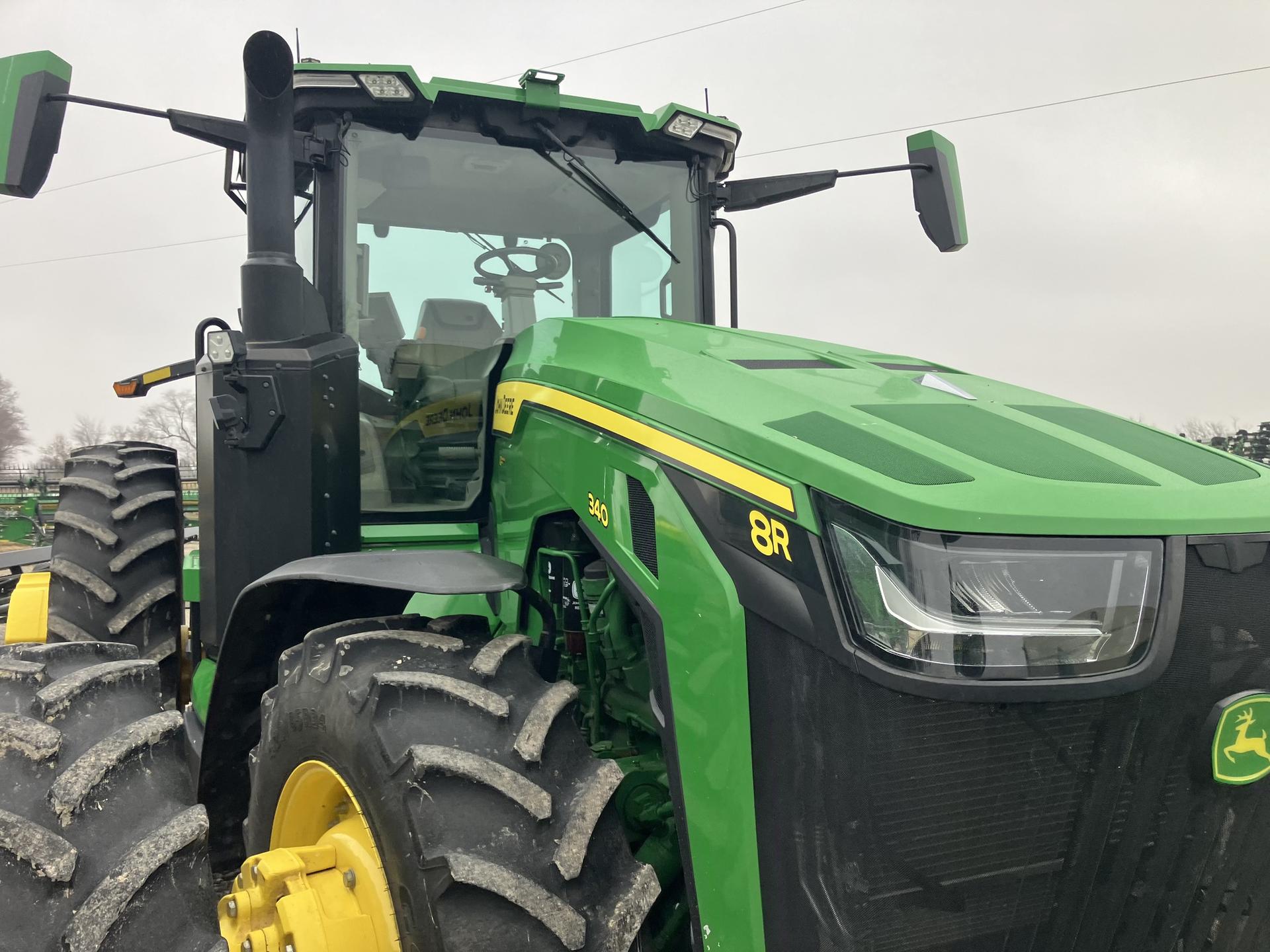 2022 John Deere 8R 340 Image