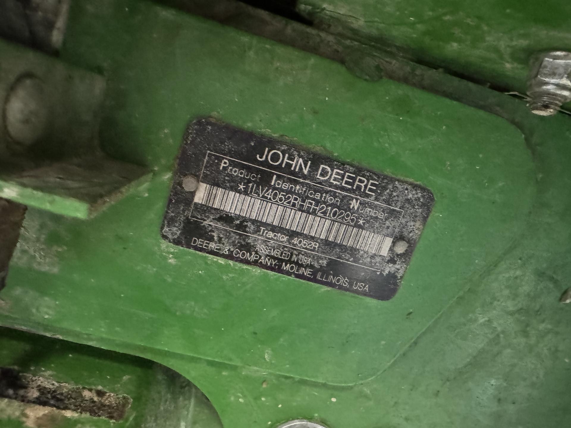 2015 John Deere 4052R