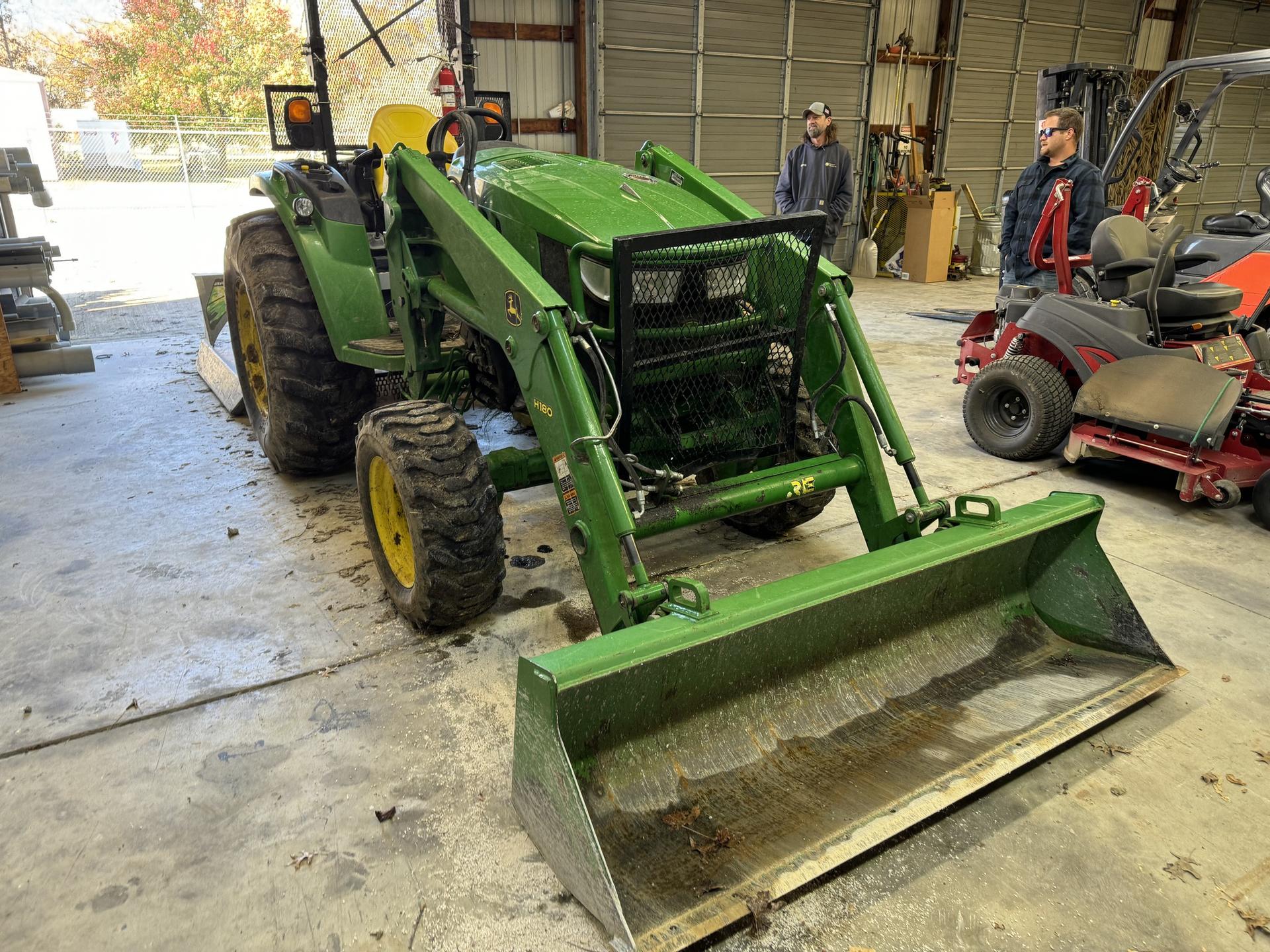 2015 John Deere 4052R