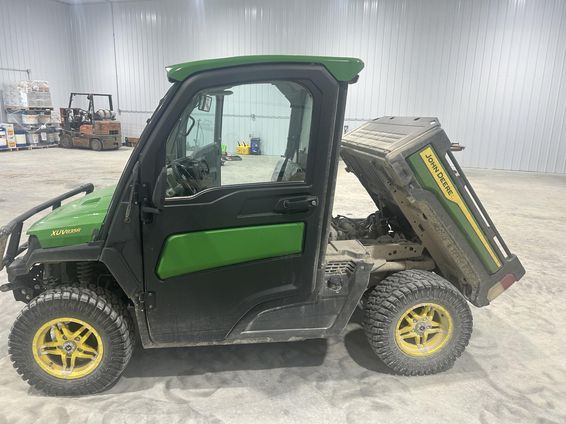 2023 John Deere XUV 835R Image