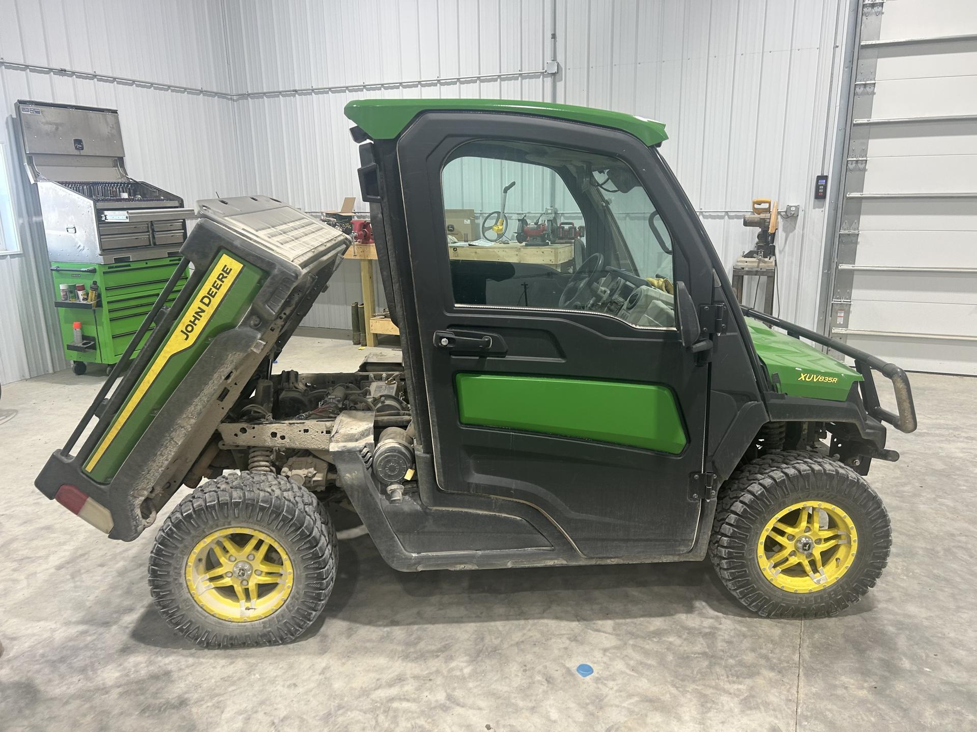 2023 John Deere XUV 835R Image