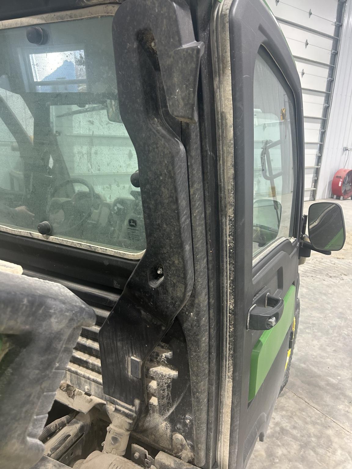 2023 John Deere XUV 835R Image