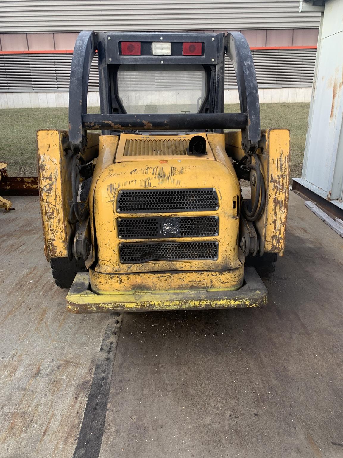 2001 John Deere 240