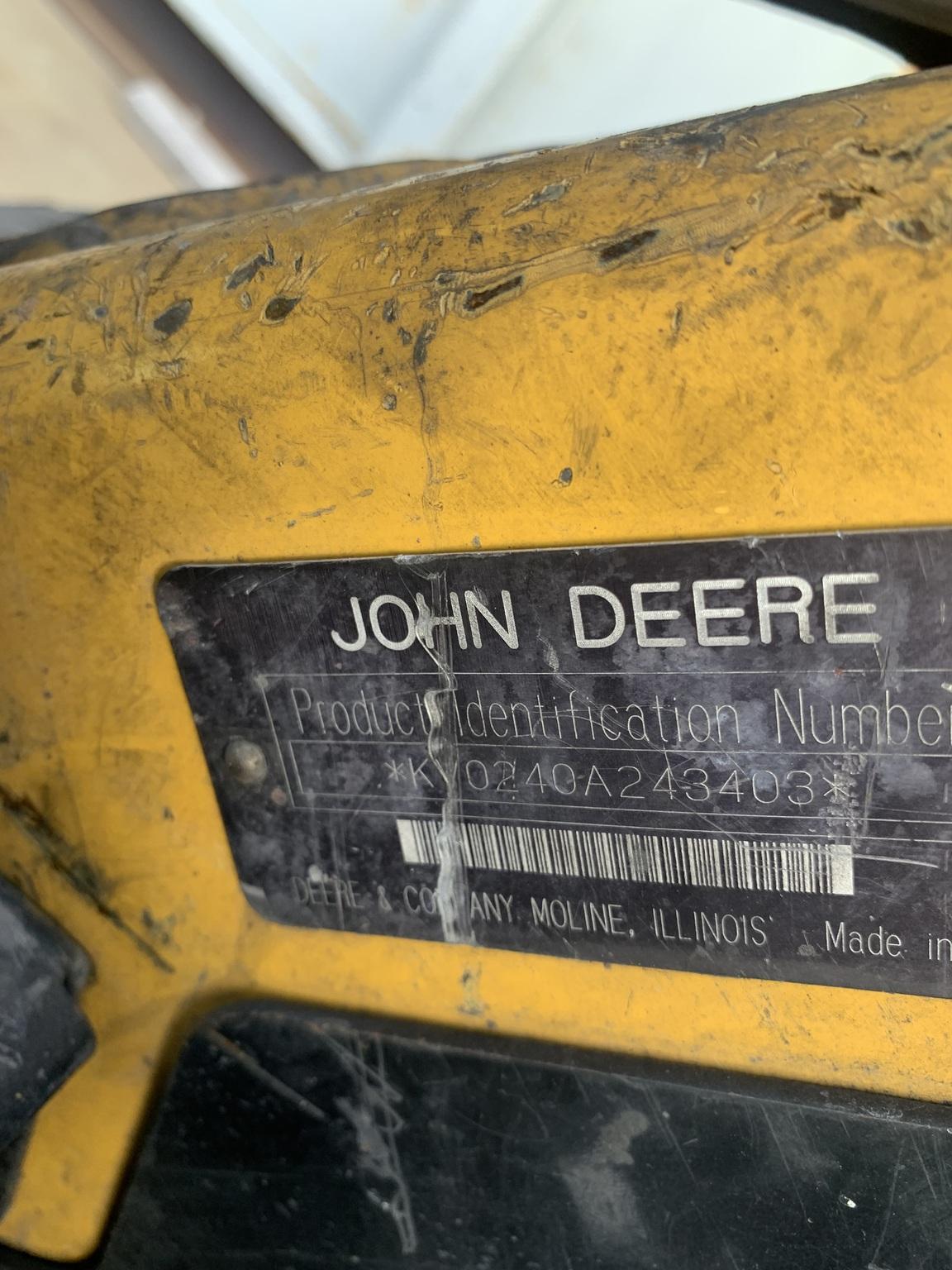 2001 John Deere 240