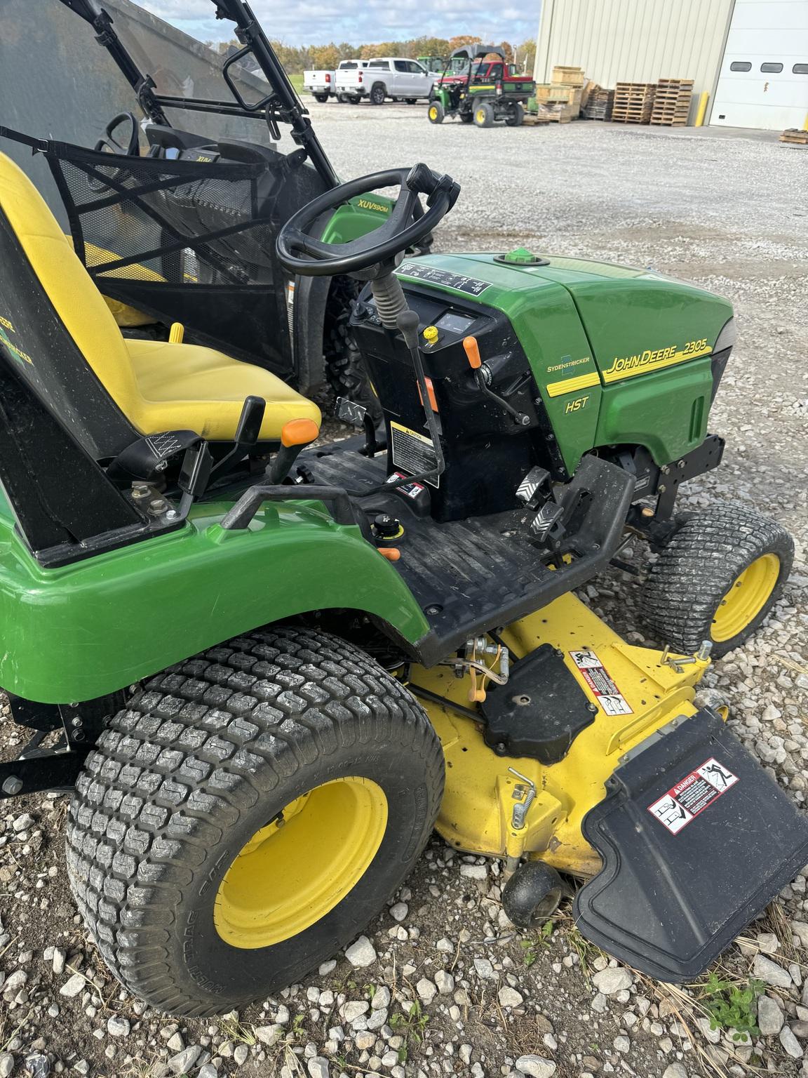 2010 John Deere 2305