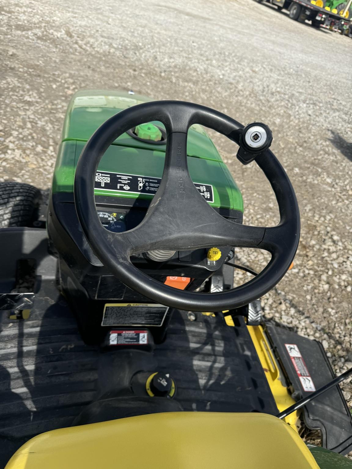 2010 John Deere 2305