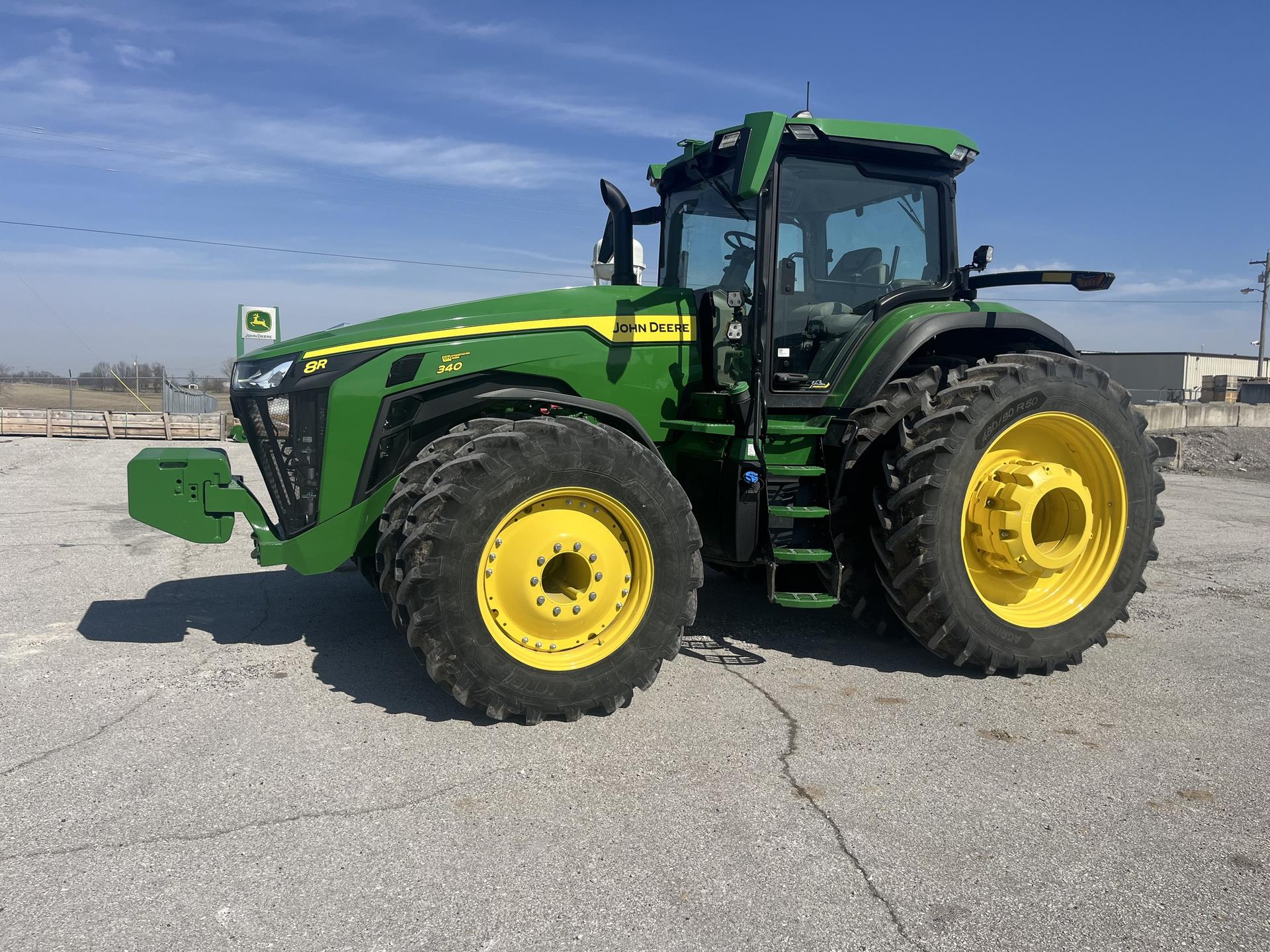 2023 John Deere 8R 340