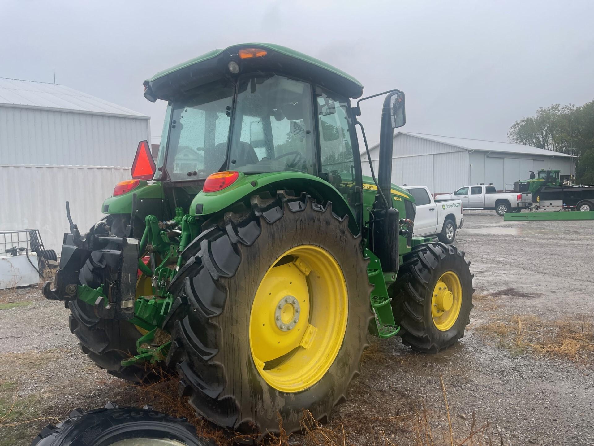 2022 John Deere 6120E