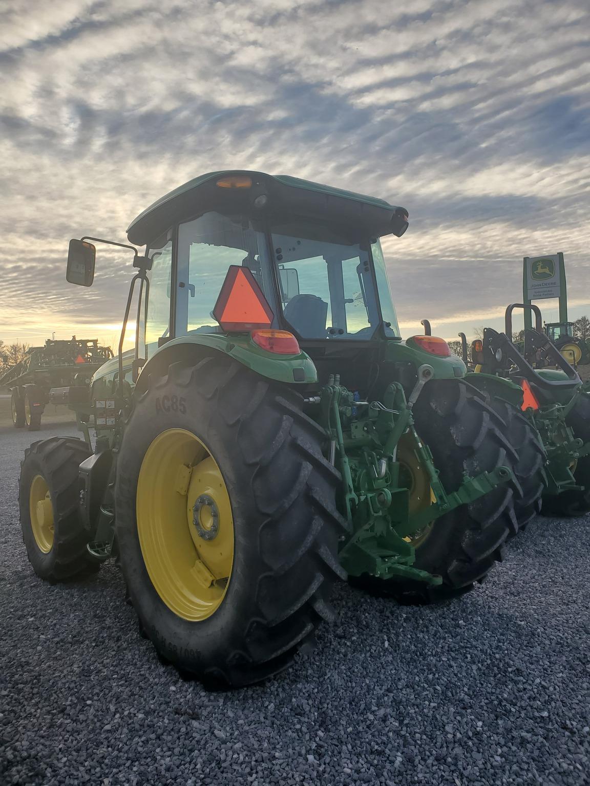 2022 John Deere 6120E