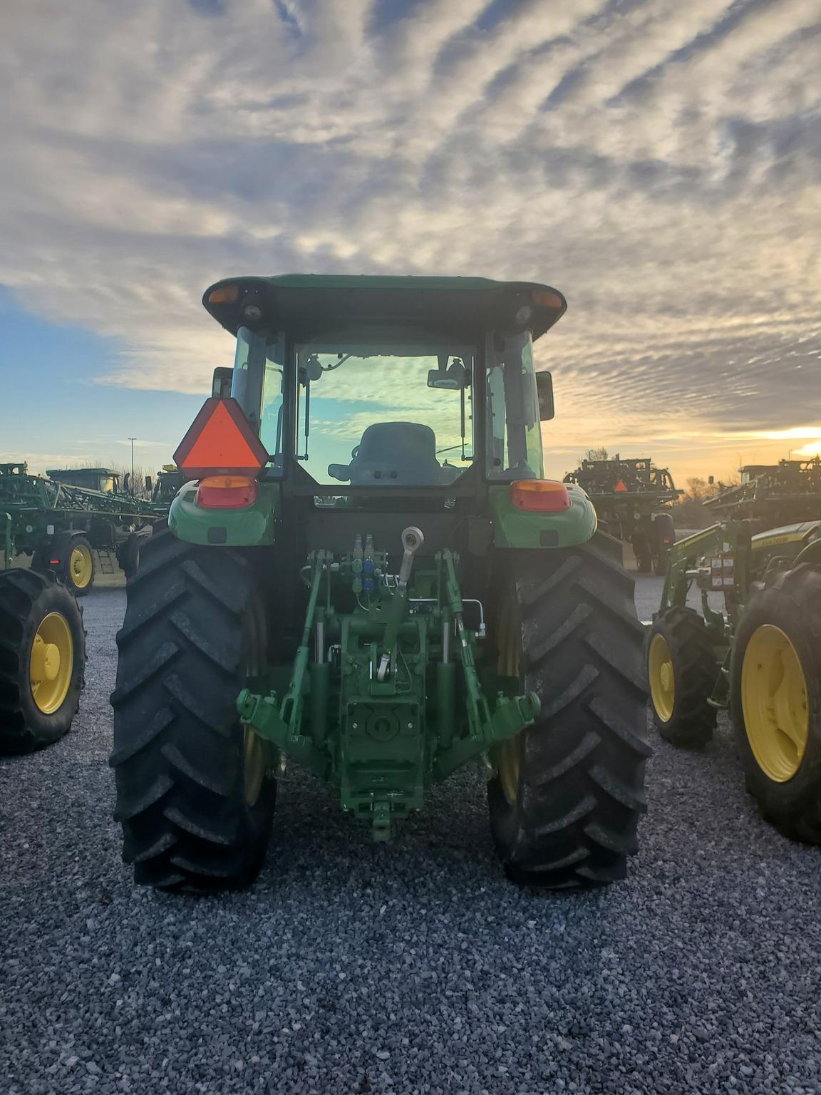 2022 John Deere 6120E