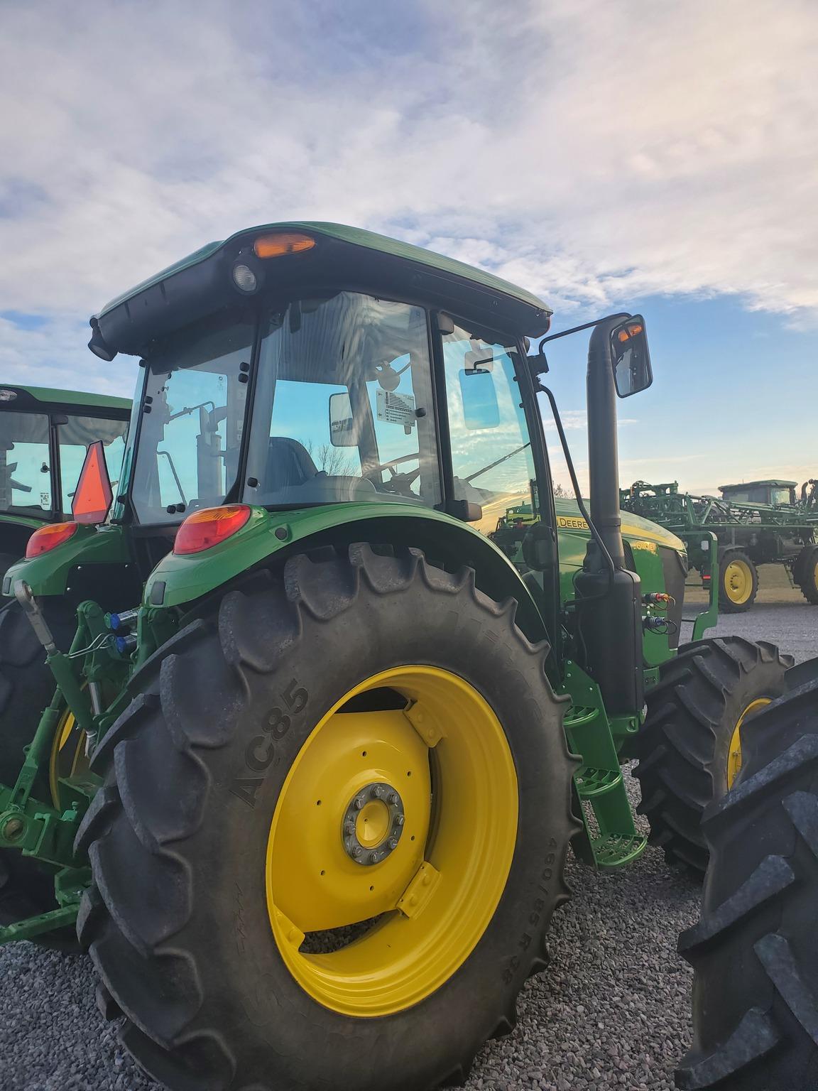 2022 John Deere 6120E