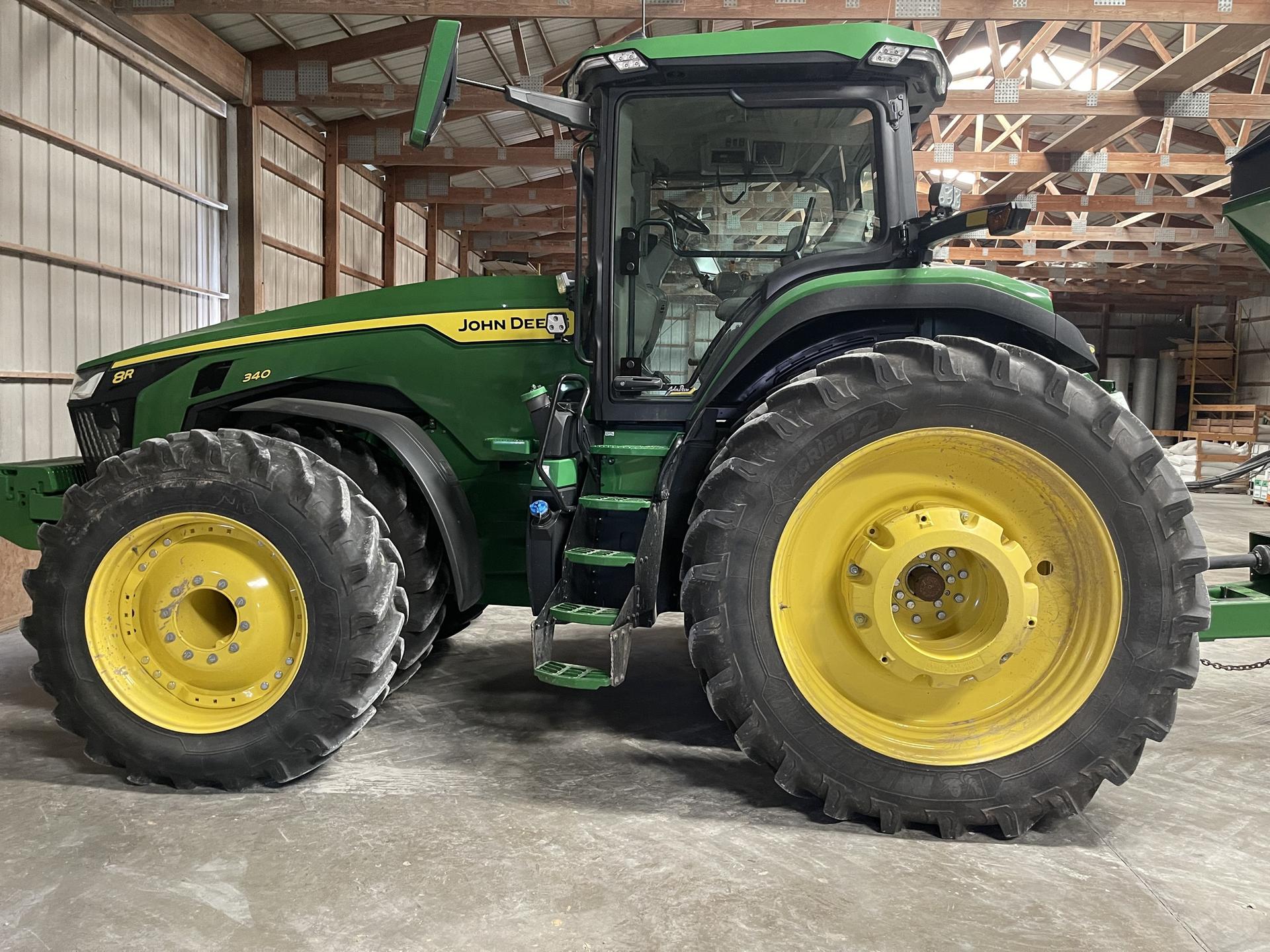 2022 John Deere 8R 340