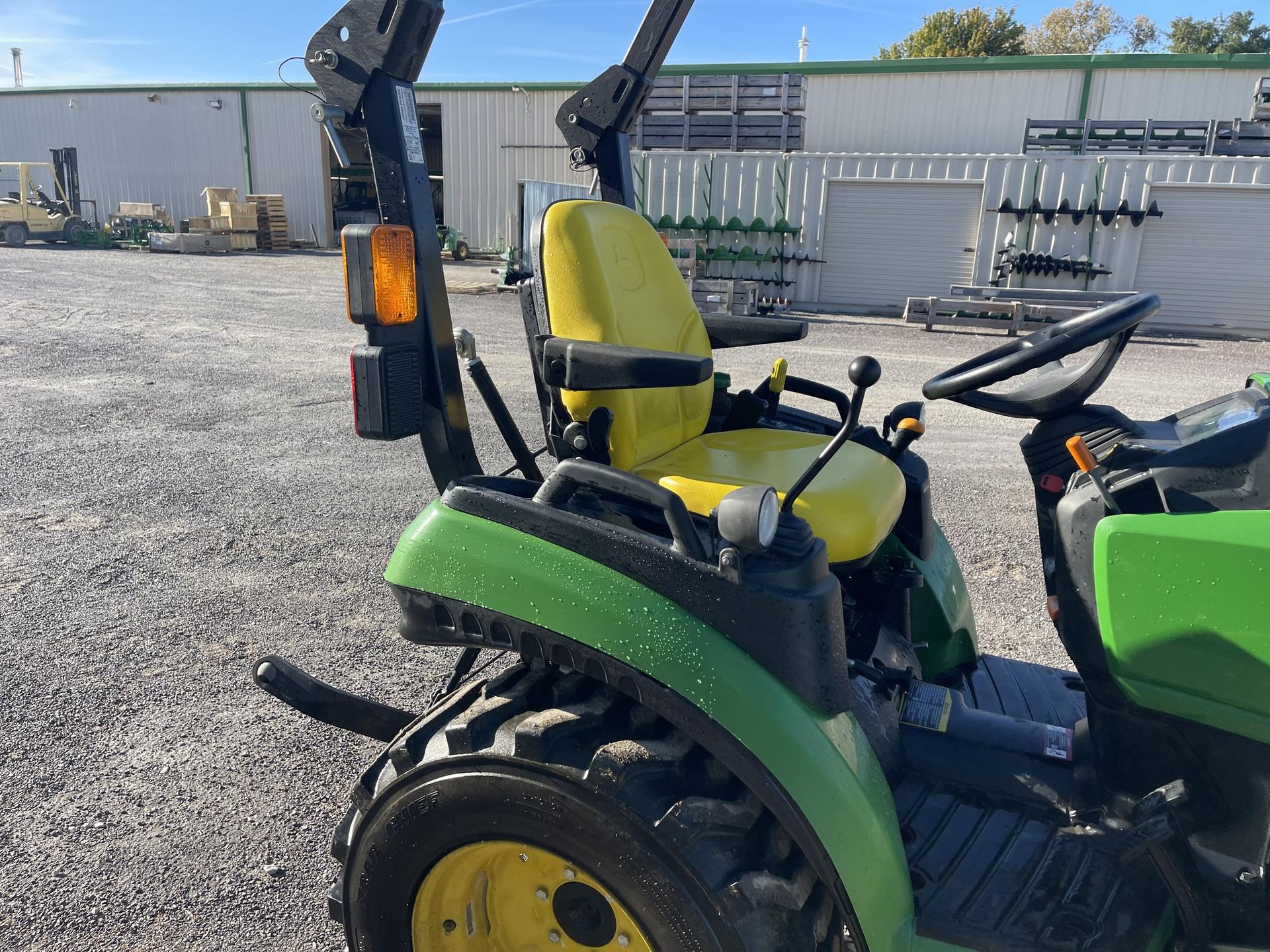 2019 John Deere 2025R