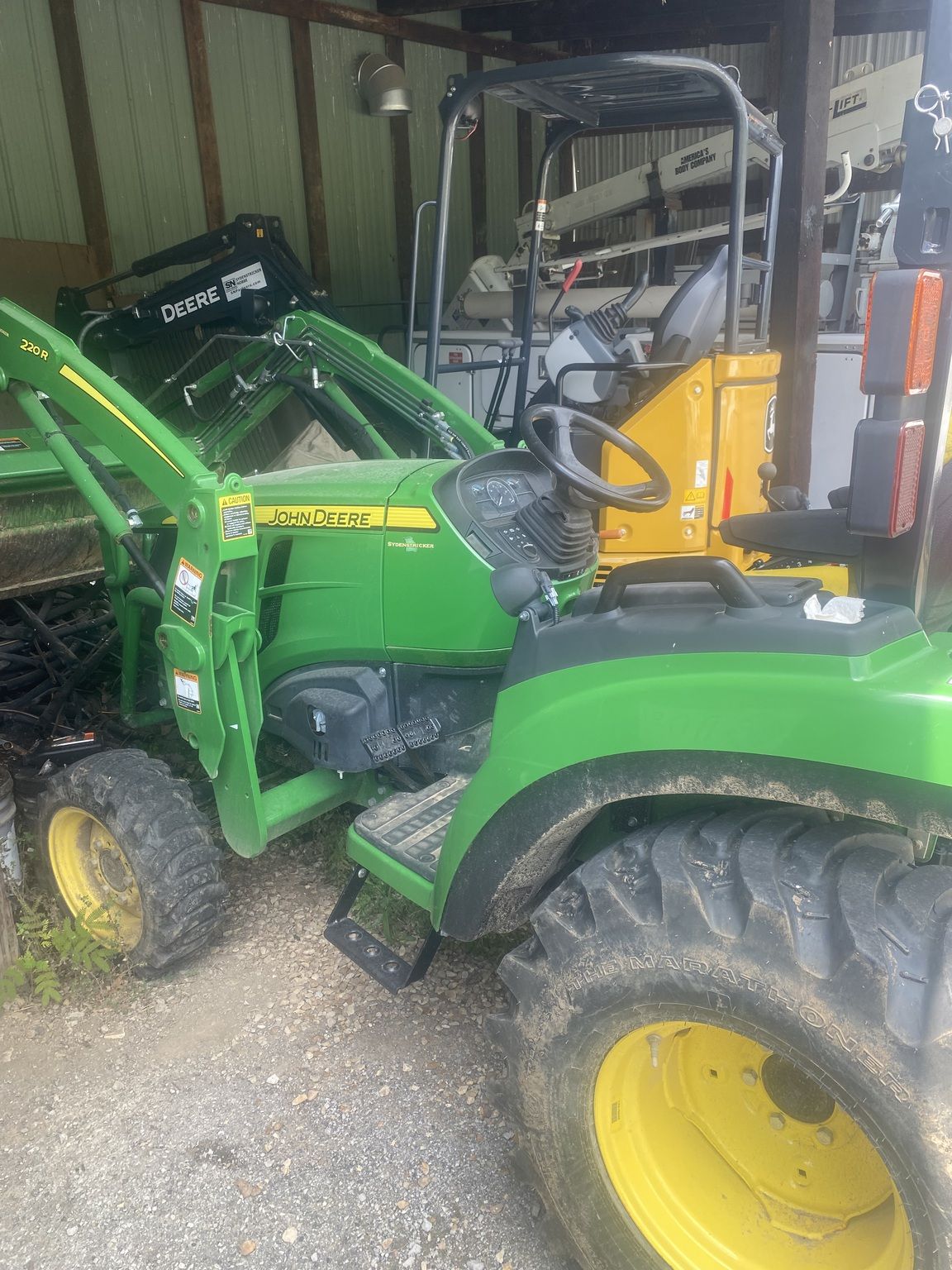 2017 John Deere 2032R