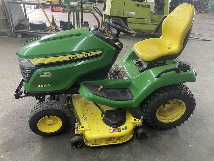 2017 John Deere X590