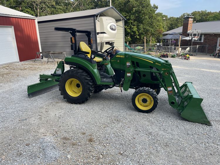 2019 John Deere 2032R