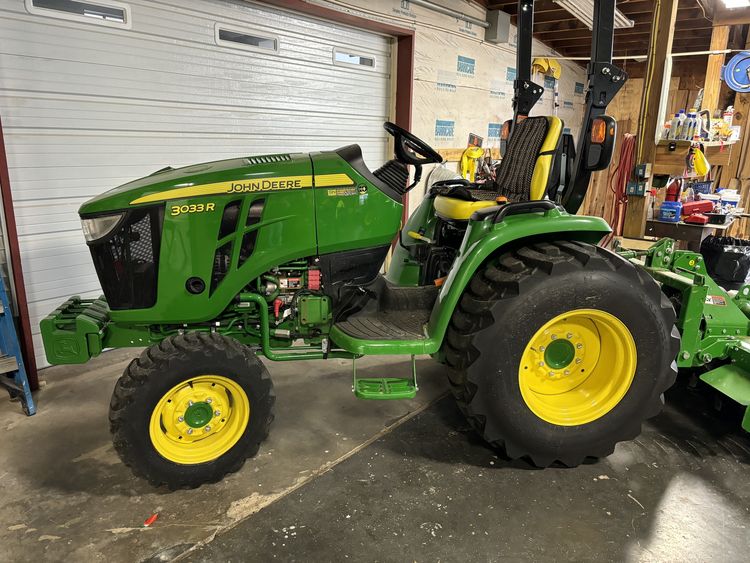 2023 John Deere 3033R Image