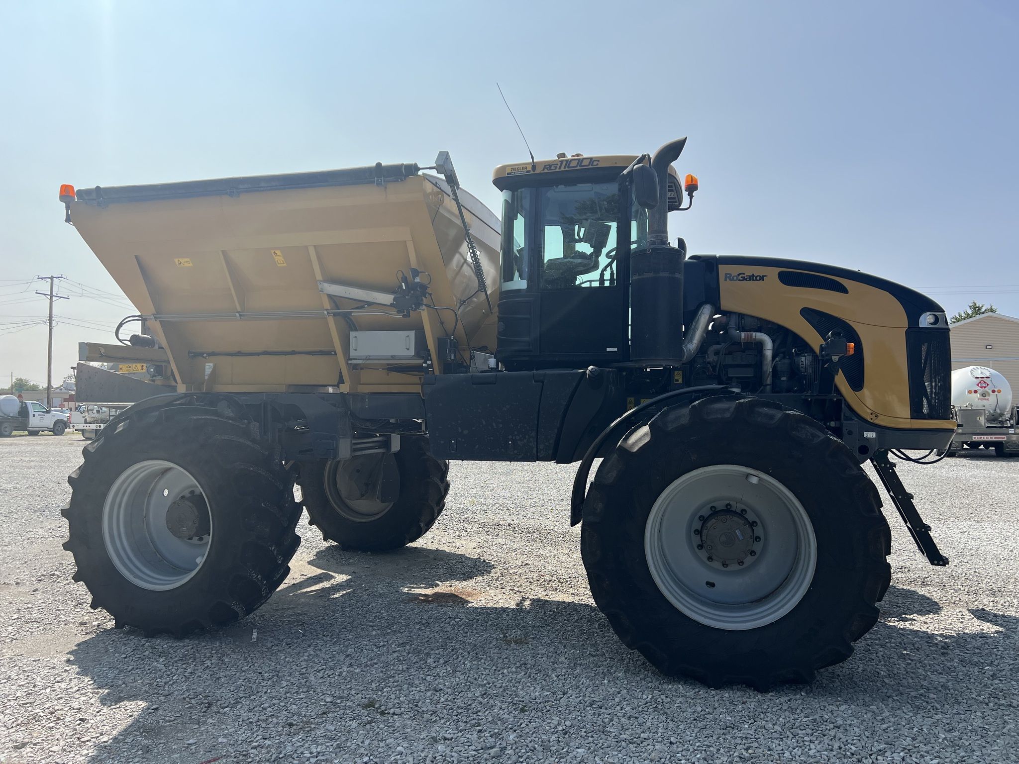 2021 RoGator RG1100C Image