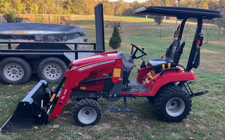 2022 Massey Ferguson GC1725M