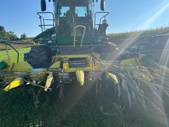 2005 John Deere 686