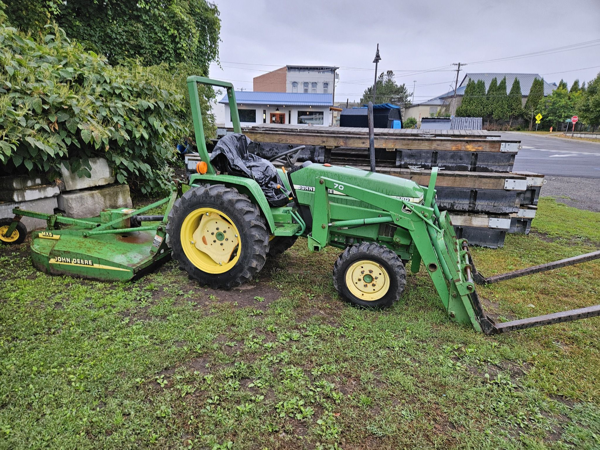 2001 John Deere 790 Image