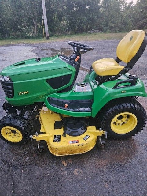 2022 John Deere X738