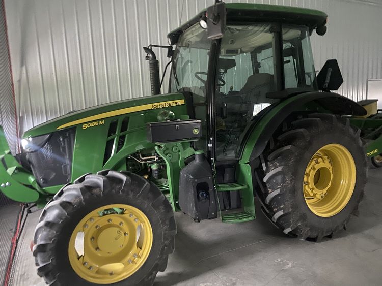 2016 John Deere 5085M