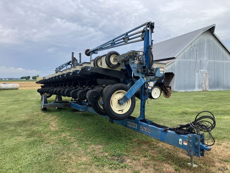 1996 Kinze 2600