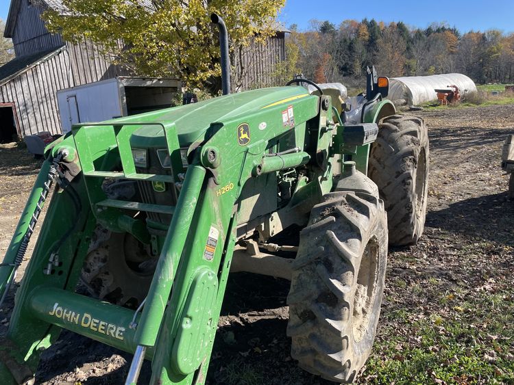 2016 John Deere 5100E Image