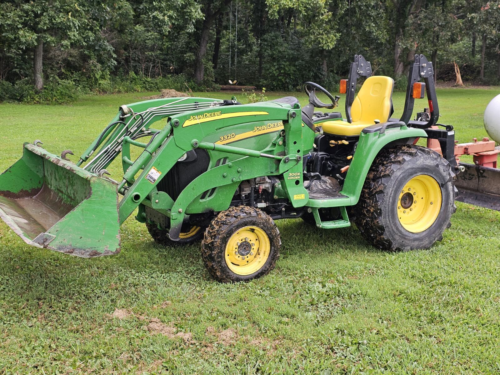 2005 John Deere 3320