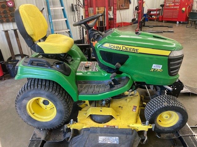 2016 John Deere X730