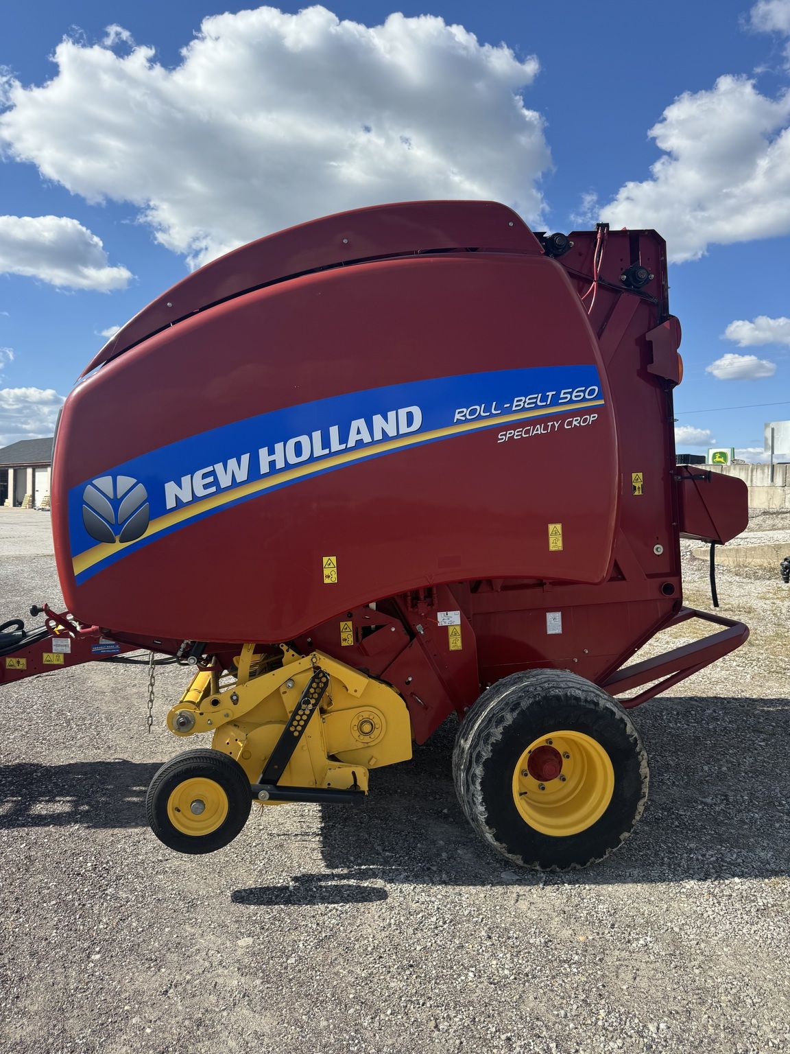 2017 New Holland Rollbelt 560 Image