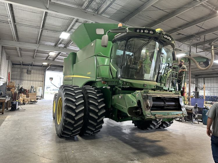 2014 John Deere S680 Image