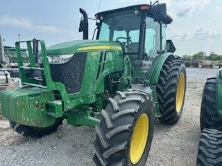 2019 John Deere 6135E