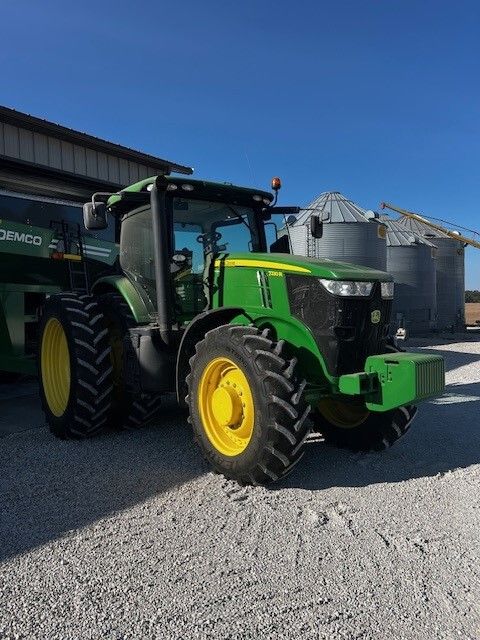 2011 John Deere 7230R Image