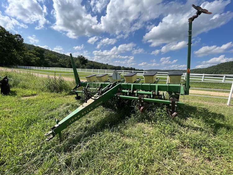 John Deere 7000