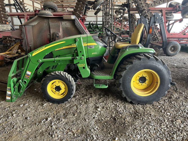 2008 John Deere 3320