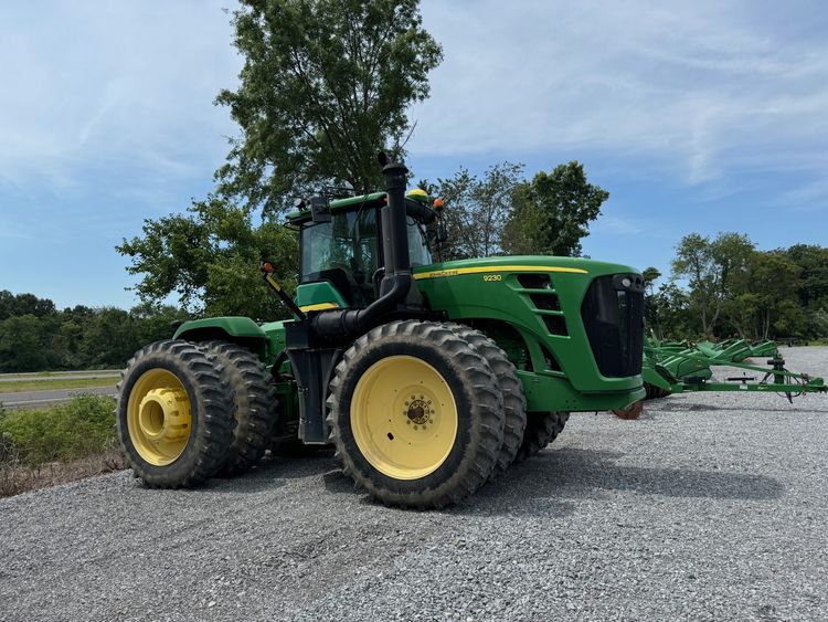 2011 John Deere 9230