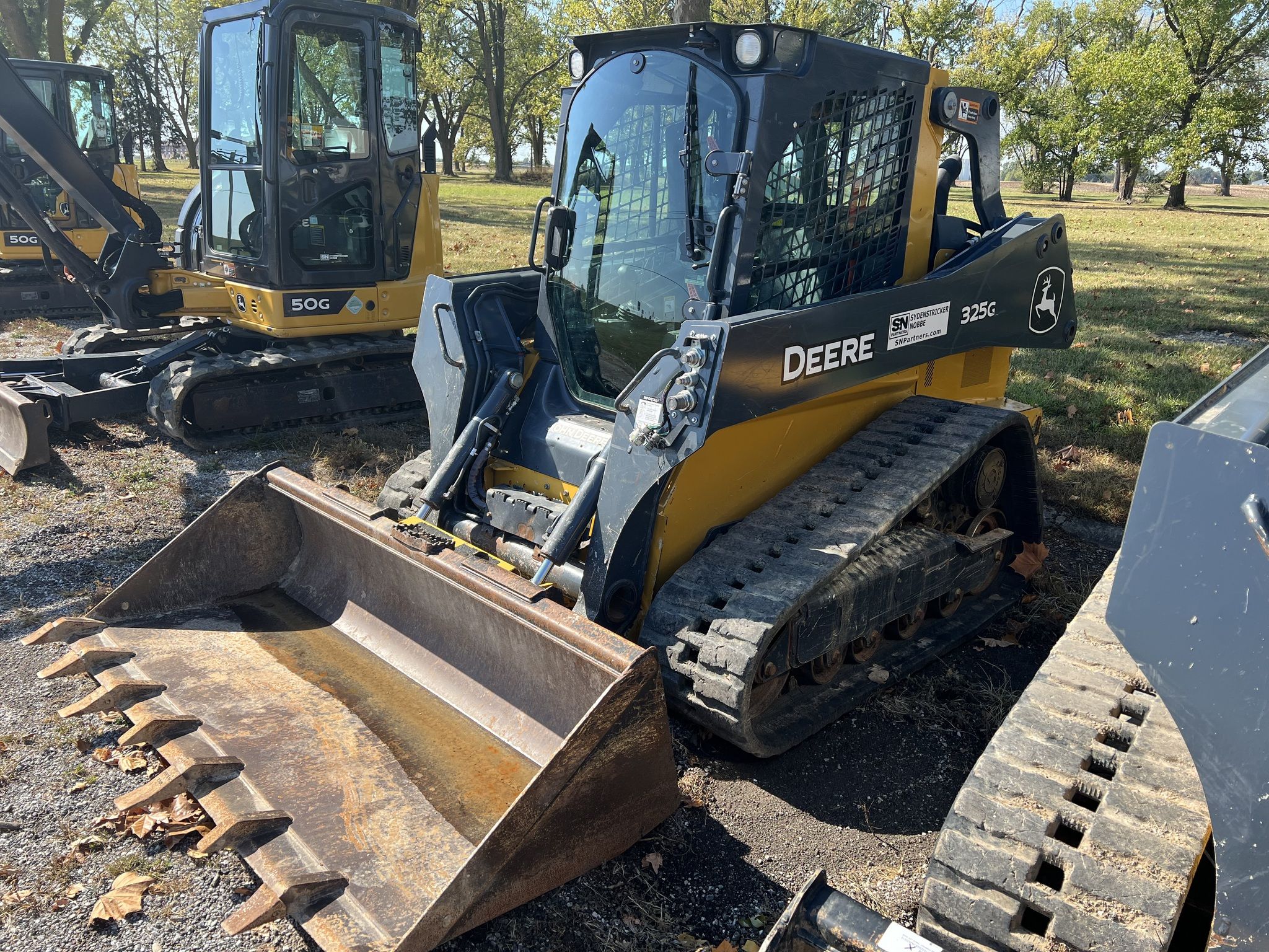 2022 John Deere 325G