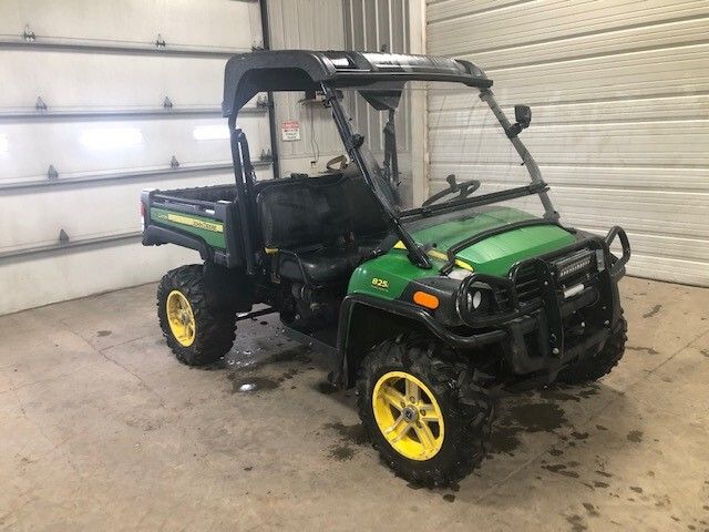 2016 John Deere 825I