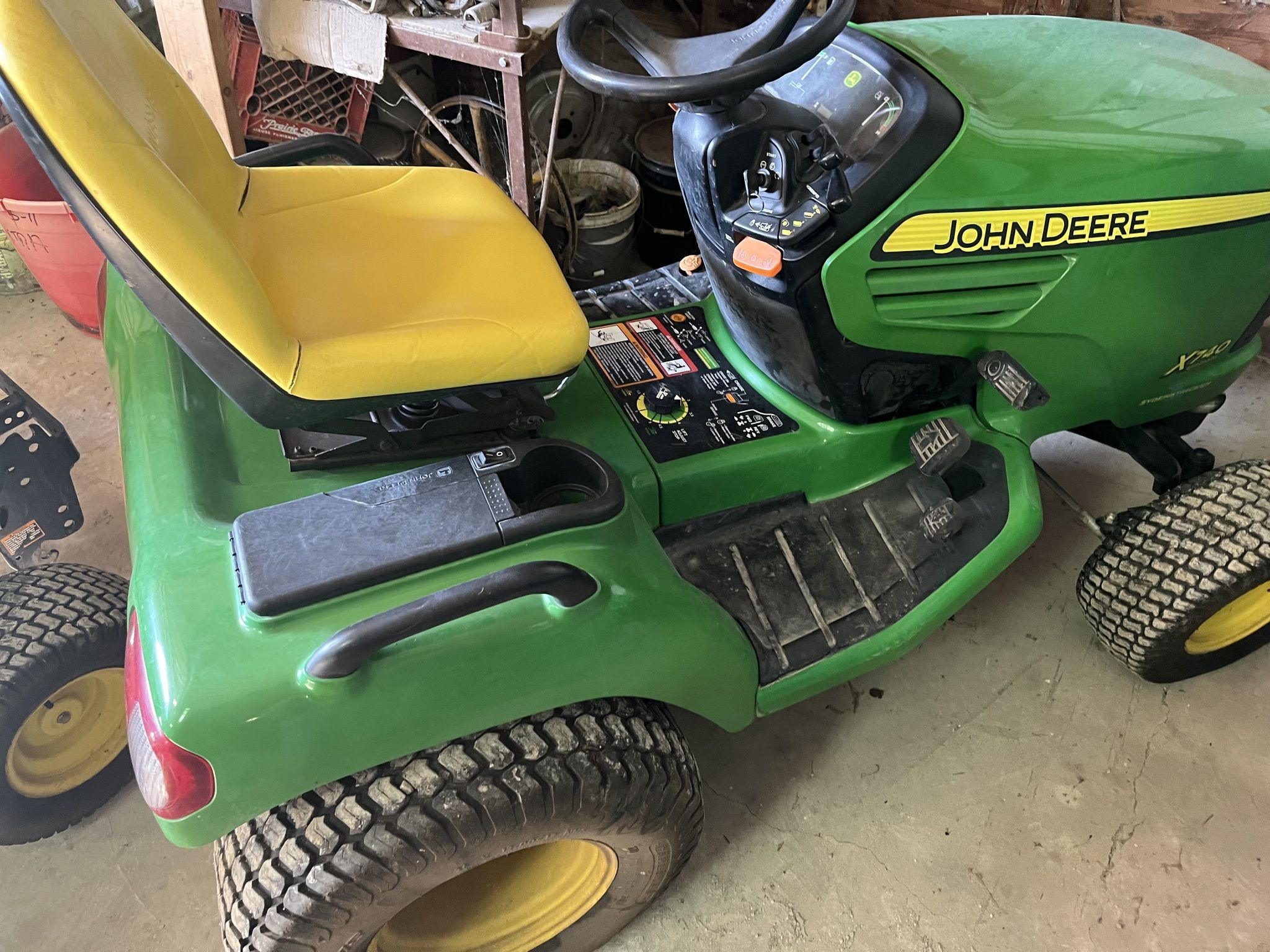 2009 John Deere X740 Image