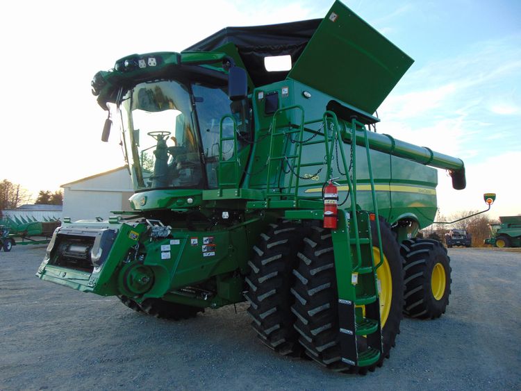 2023 John Deere S780