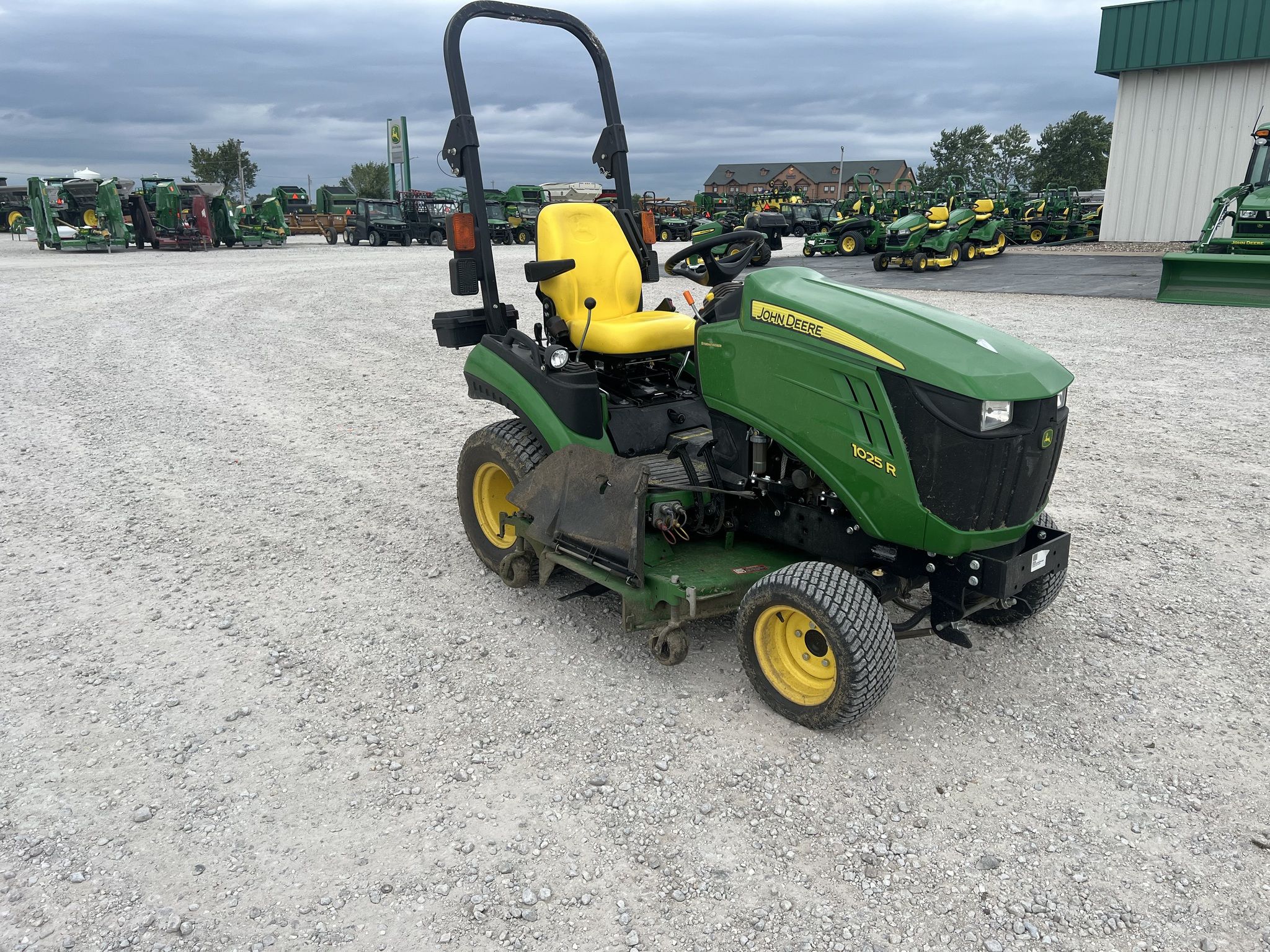 2017 John Deere 1025R Image