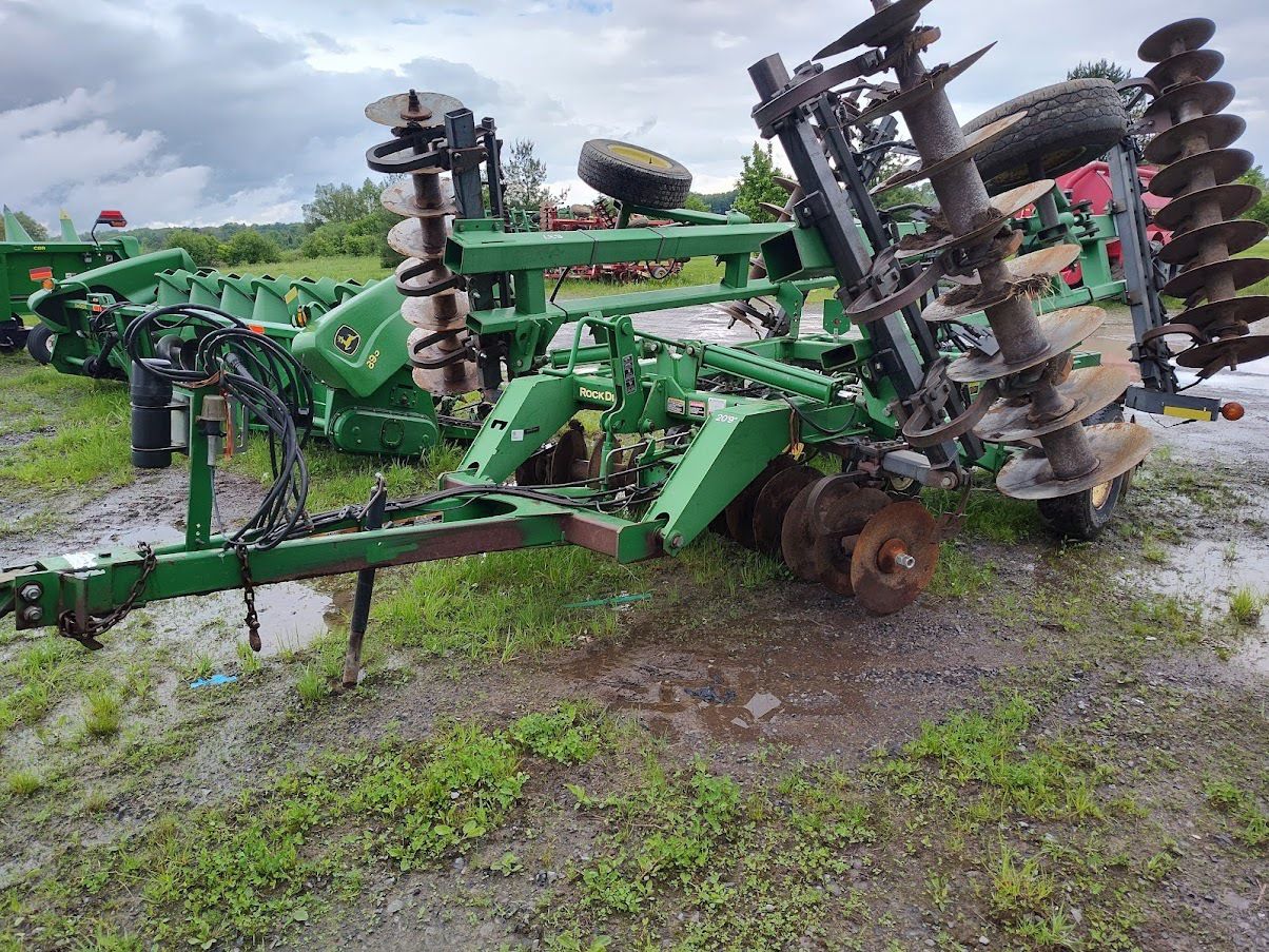 2004 John Deere 637