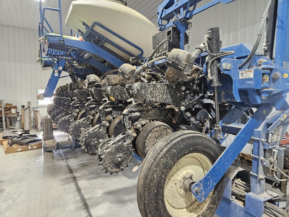 2021 Kinze 3665 Image